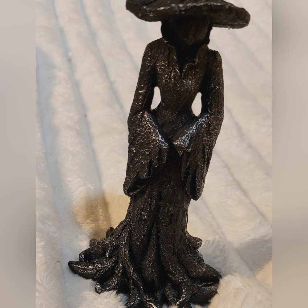 Enchanting Mystical Black Forest Tree Witch Figurine 7.5" - Picture 9 of 12